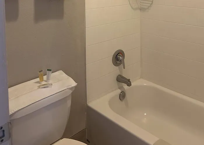 Days By Wyndham West Motel 2*