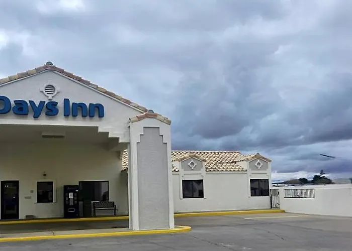 Days By Wyndham West Motel Kingman