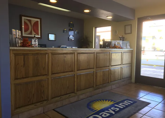 Days By Wyndham West Motel Kingman