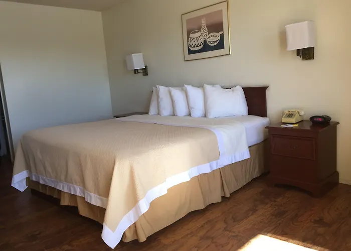 Days By Wyndham West Motel