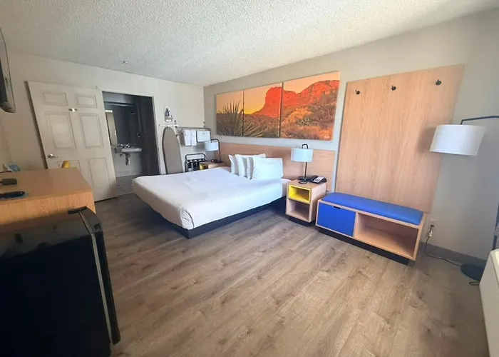 Days By Wyndham West Motel