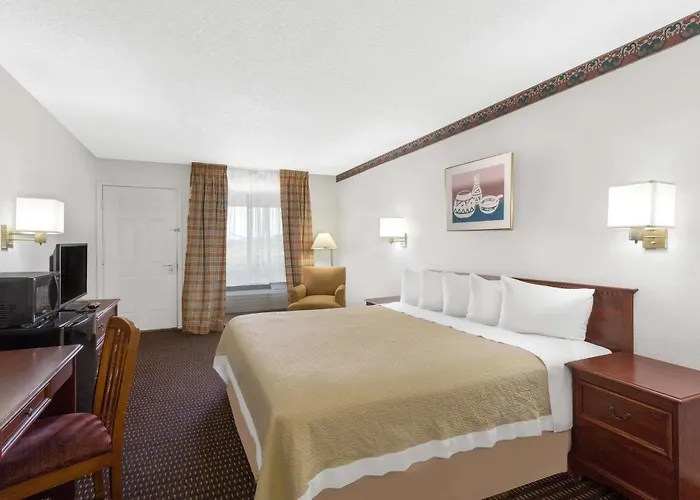 Days By Wyndham West Motel